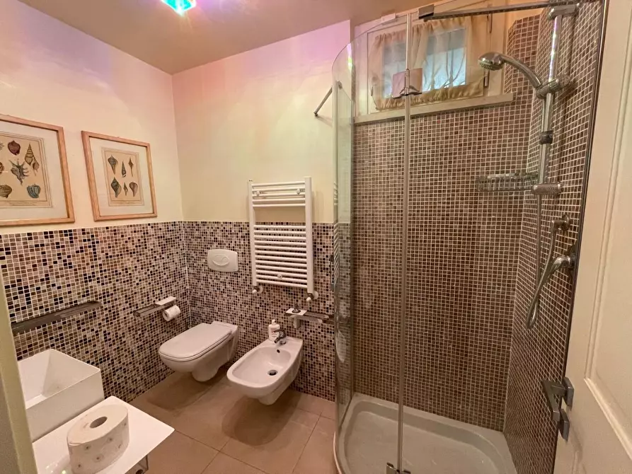 Immagine 50 di Casa bifamiliare in vendita  a Montignoso