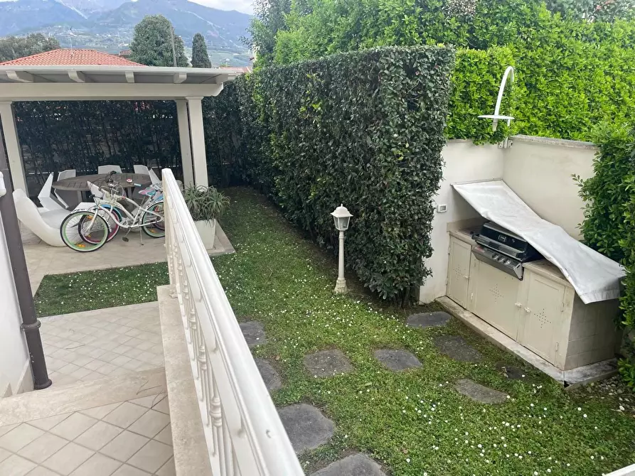 Immagine 15 di Casa bifamiliare in vendita  a Montignoso