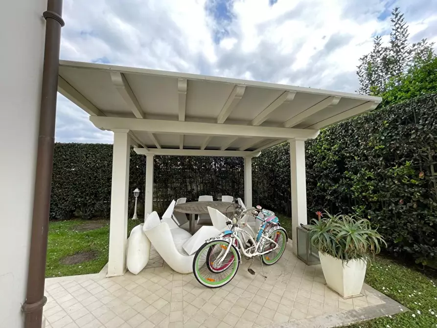 Immagine 16 di Casa bifamiliare in vendita  a Montignoso