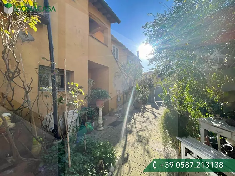 Immagine 44 di Villetta a schiera in vendita  a Pontedera