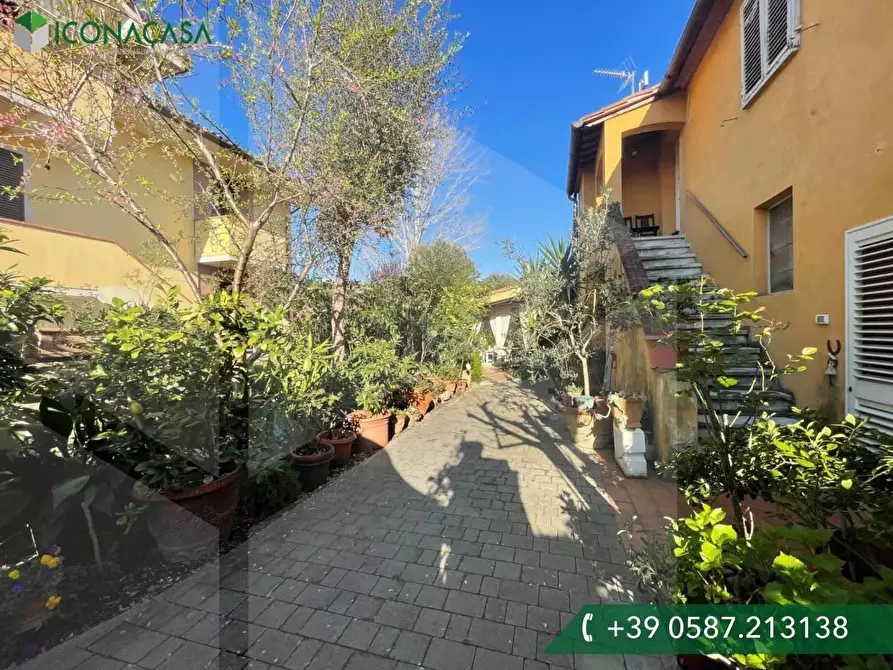 Immagine 45 di Villetta a schiera in vendita  a Pontedera