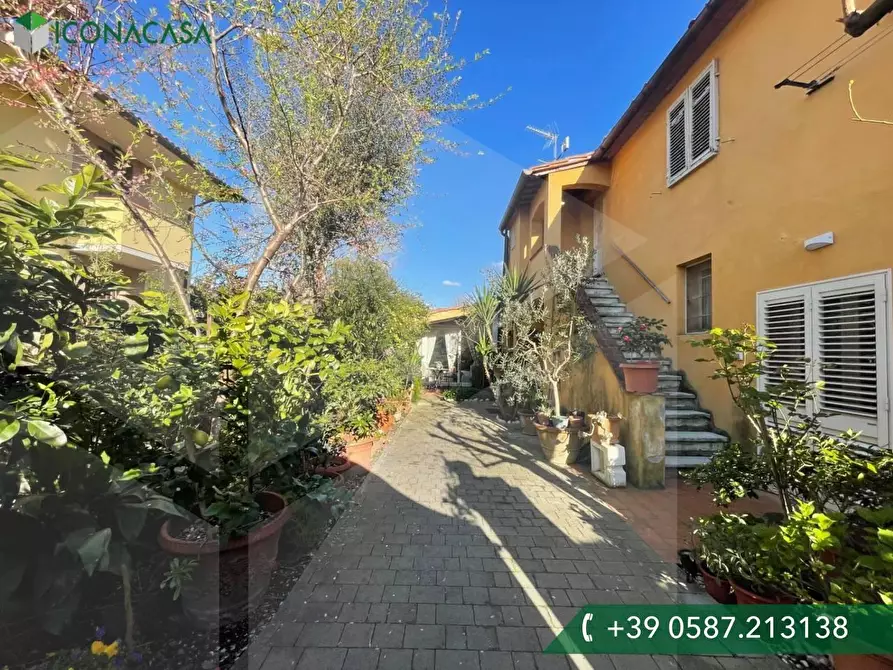 Immagine 40 di Villetta a schiera in vendita  a Pontedera