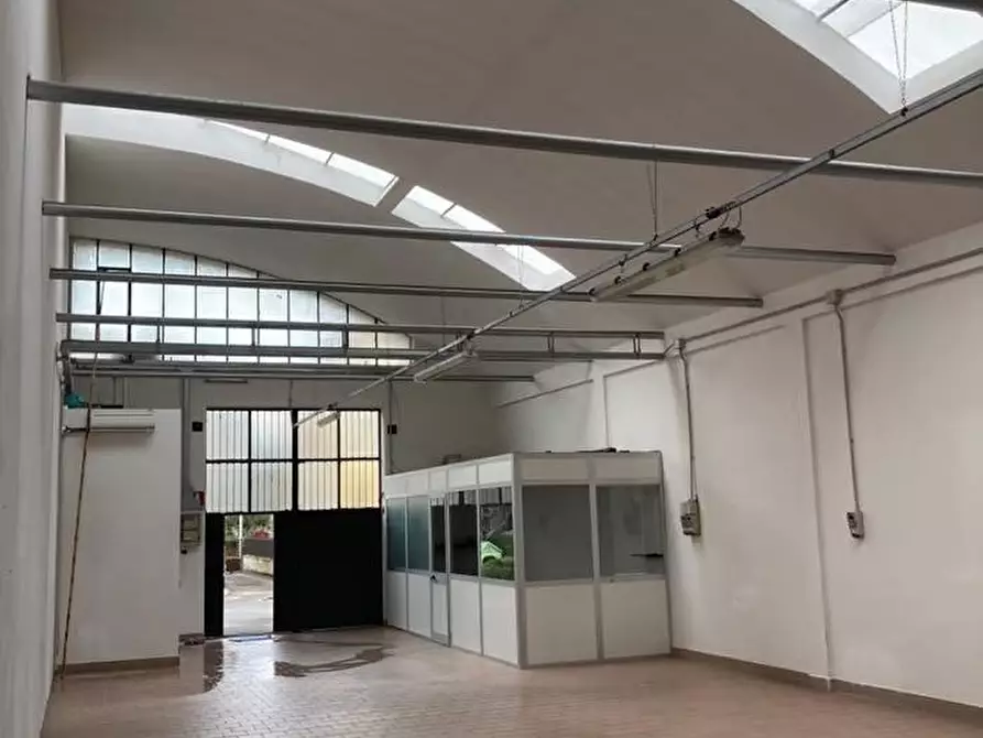 Immagine 1 di Laboratorio in affitto  a Prato