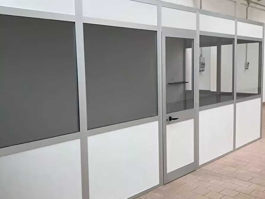 Immagine 2 di Laboratorio in affitto  a Prato