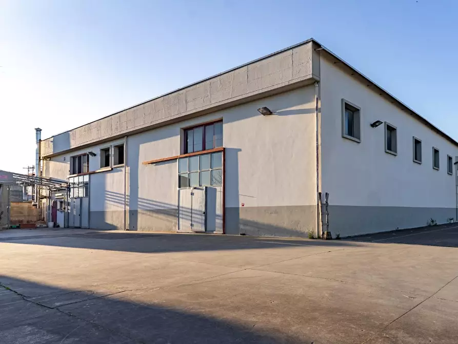 Immagine 5 di Attività artigianale in vendita  a Empoli