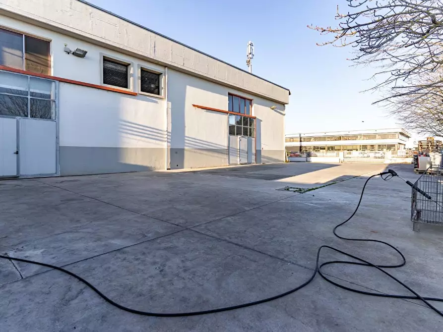 Immagine 9 di Attività artigianale in vendita  a Empoli