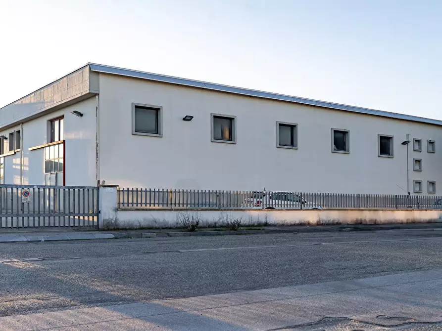 Immagine 4 di Attività artigianale in vendita  a Empoli