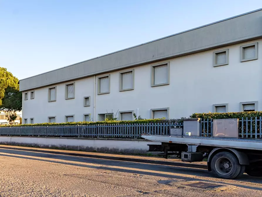 Immagine 16 di Attività artigianale in vendita  a Empoli