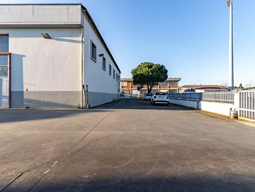 Immagine 6 di Attività artigianale in vendita  a Empoli