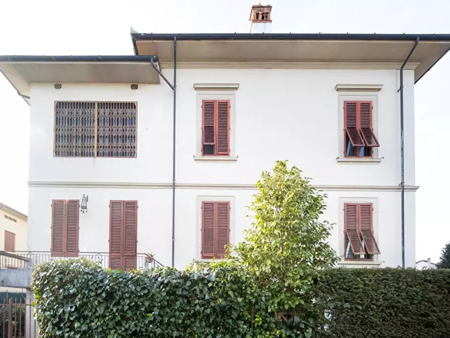 Immagine 3 di Villa in vendita  a Lucca