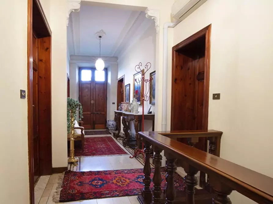 Immagine 11 di Villa in vendita  a Lucca