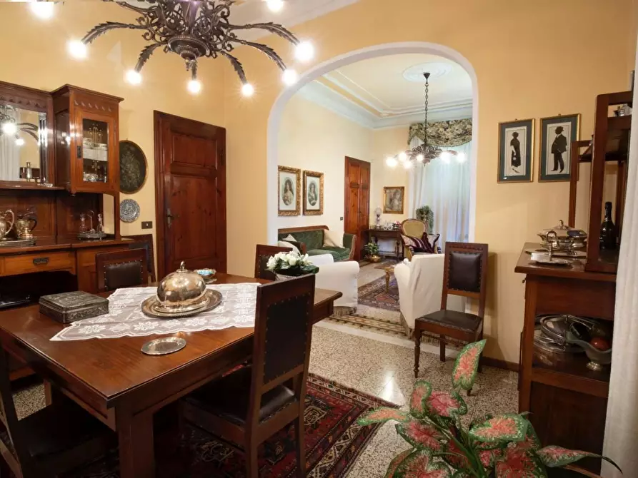 Immagine 7 di Villa in vendita  a Lucca