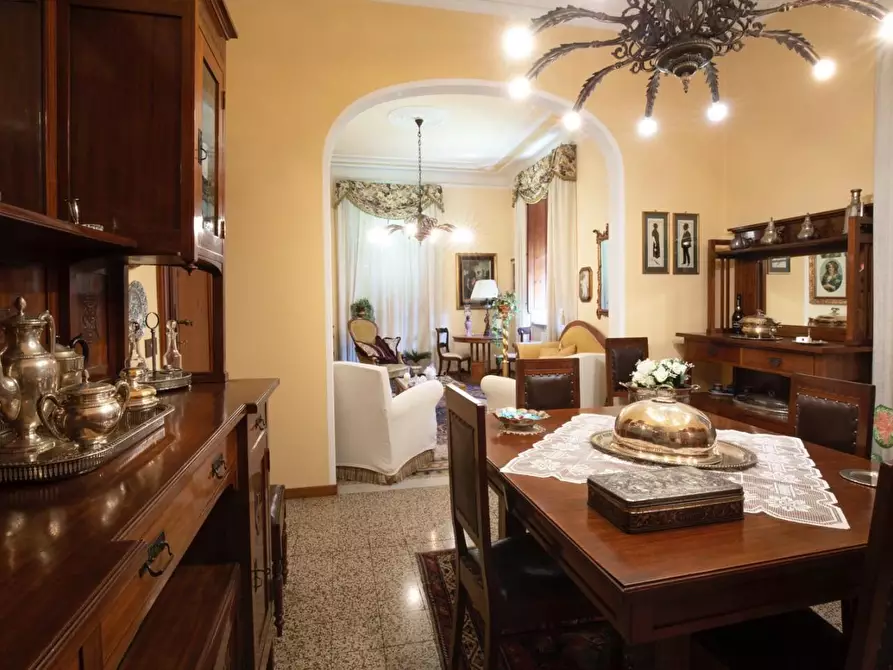 Immagine 15 di Villa in vendita  a Lucca