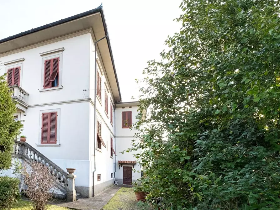 Immagine 4 di Villa in vendita  a Lucca