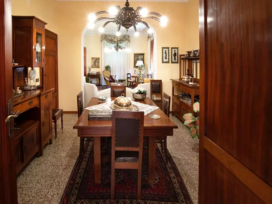 Immagine 8 di Villa in vendita  a Lucca