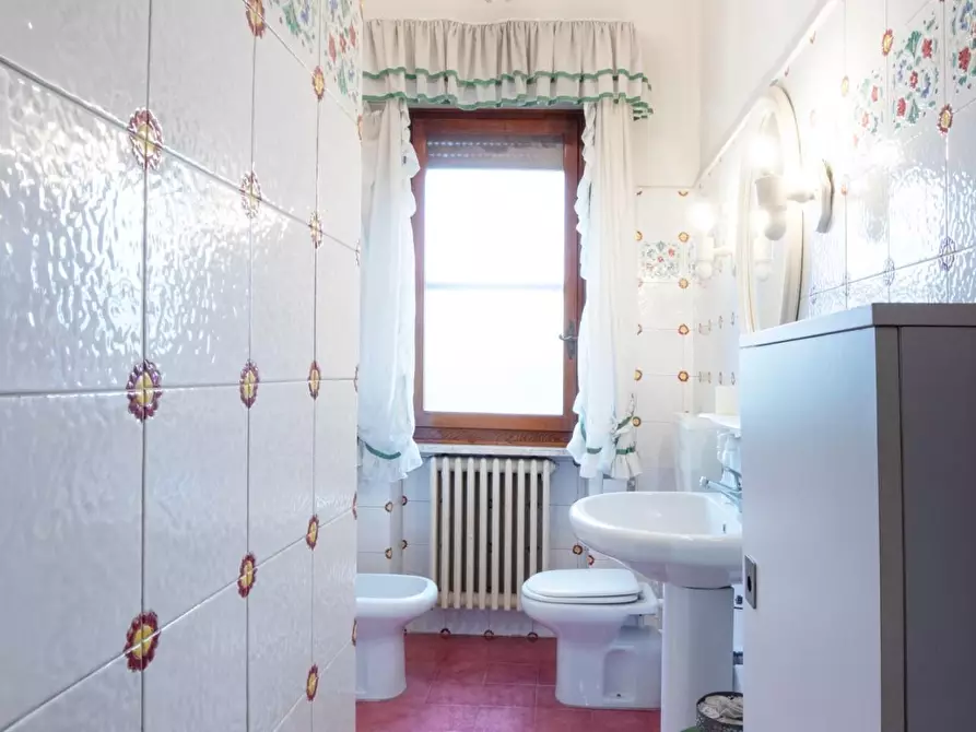 Immagine 14 di Villa in vendita  a Lucca