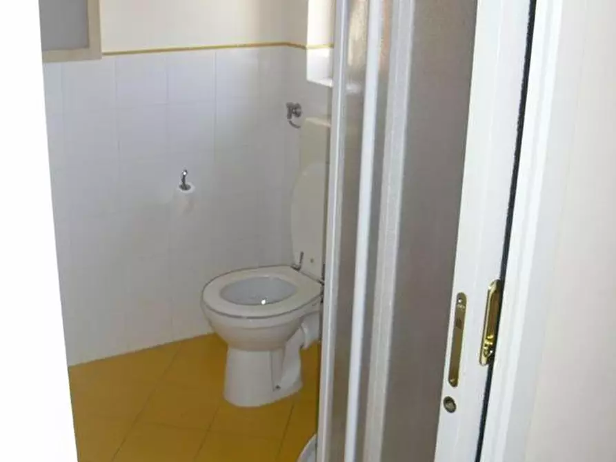 Immagine 40 di Appartamento in vendita  a Lucca