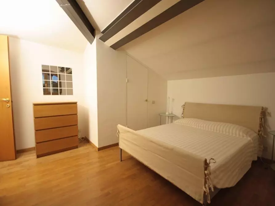 Immagine 15 di Appartamento in vendita  a Lucca