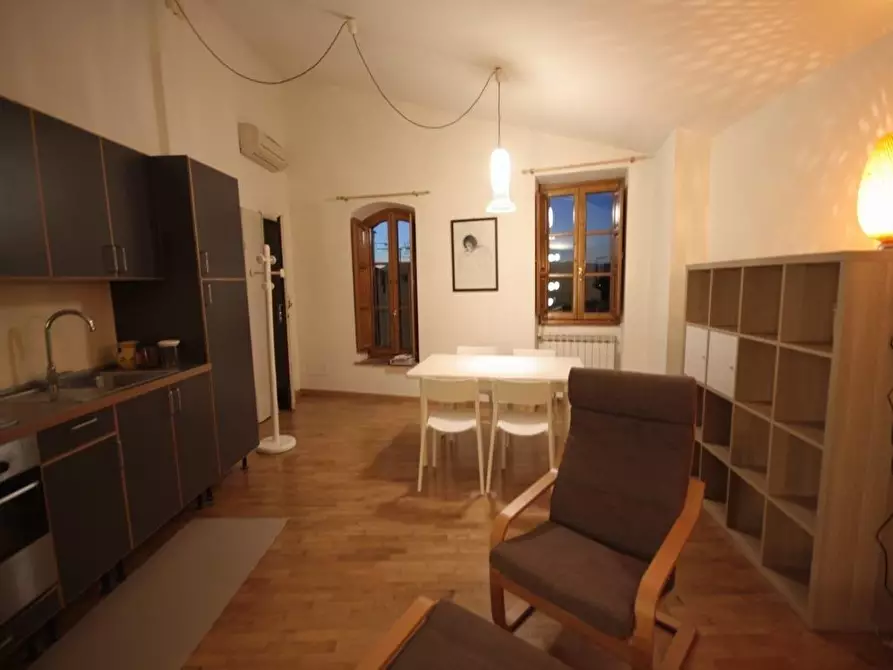 Immagine 21 di Appartamento in vendita  a Lucca