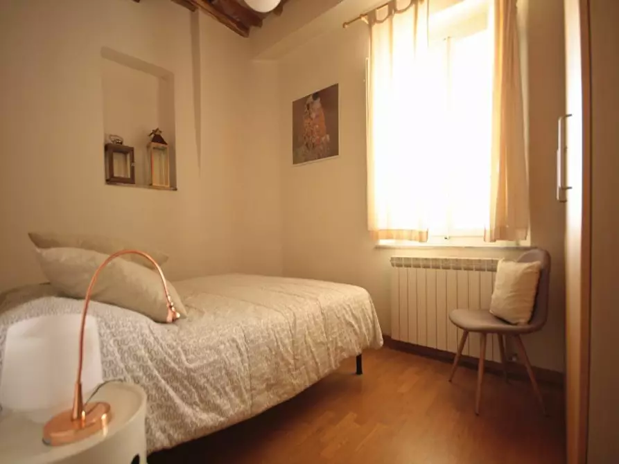 Immagine 50 di Appartamento in vendita  a Lucca