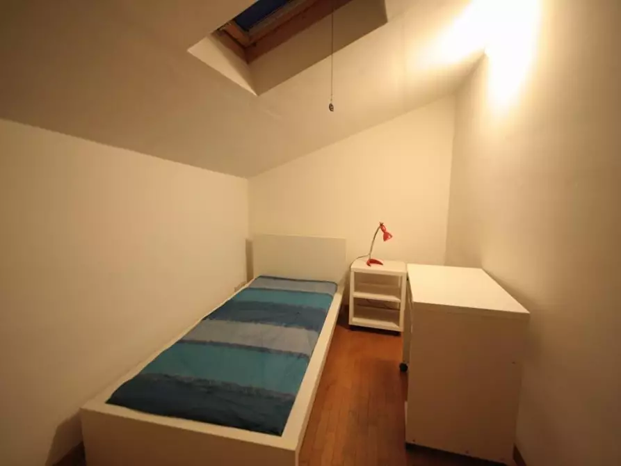 Immagine 12 di Appartamento in vendita  a Lucca