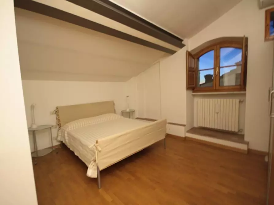 Immagine 11 di Appartamento in vendita  a Lucca