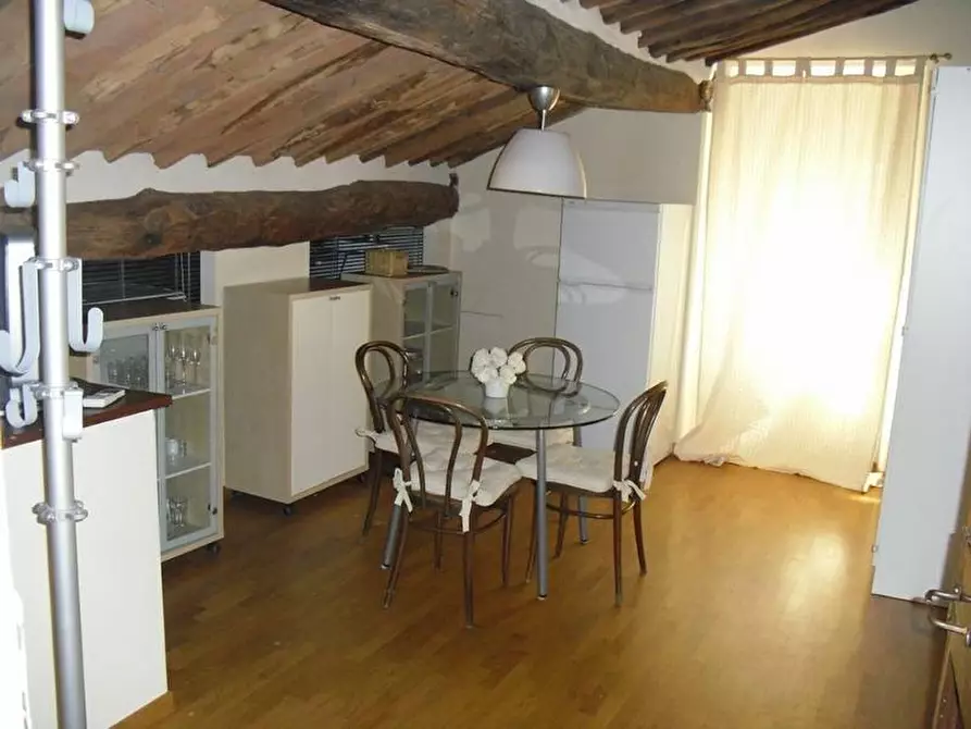 Immagine 28 di Appartamento in vendita  a Lucca