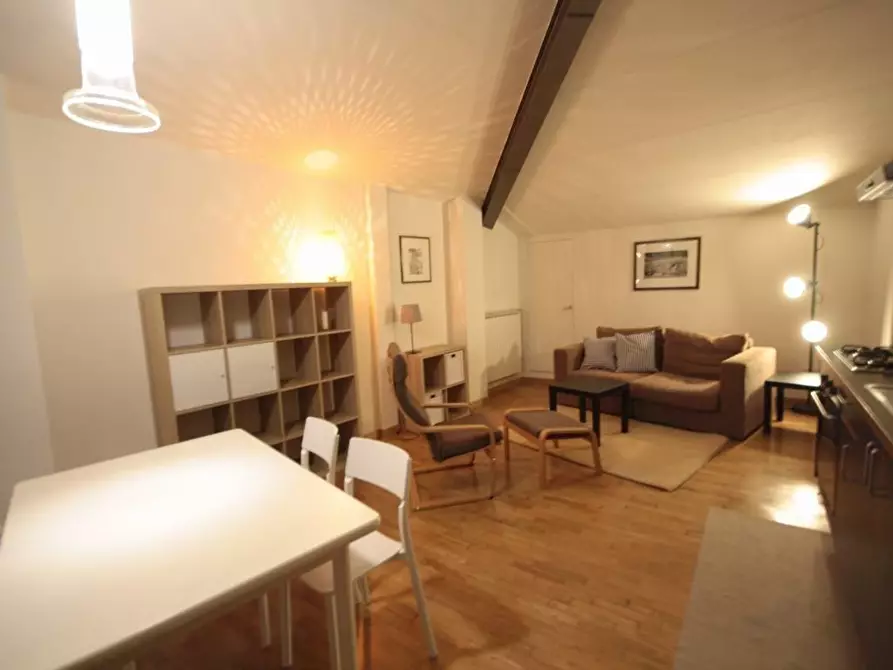 Immagine 10 di Appartamento in vendita  a Lucca