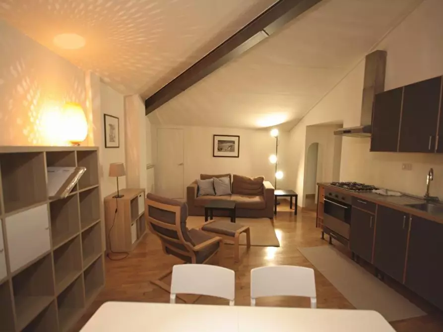 Immagine 1 di Appartamento in vendita  a Lucca