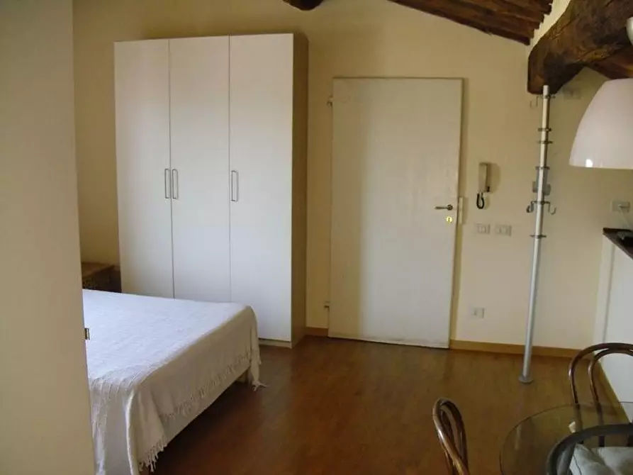 Immagine 33 di Appartamento in vendita  a Lucca