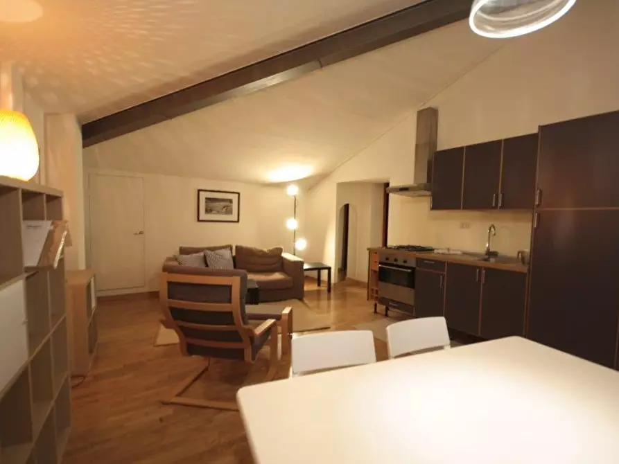 Immagine 18 di Appartamento in vendita  a Lucca