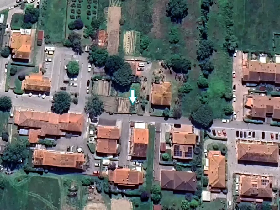 Immagine 1 di Terreno residenziale in vendita  a Pontedera