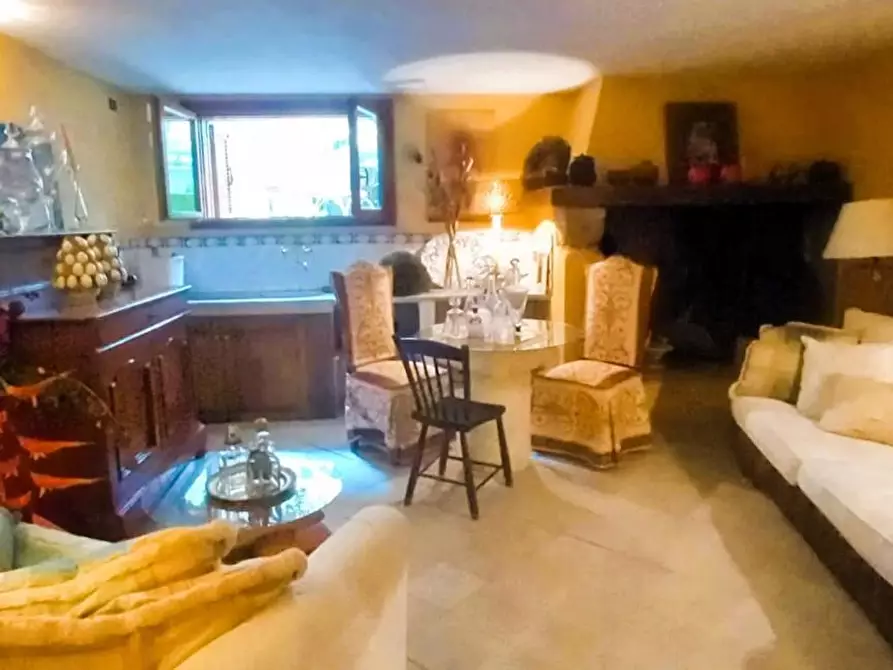 Immagine 22 di Villetta a schiera in vendita  a Carrara