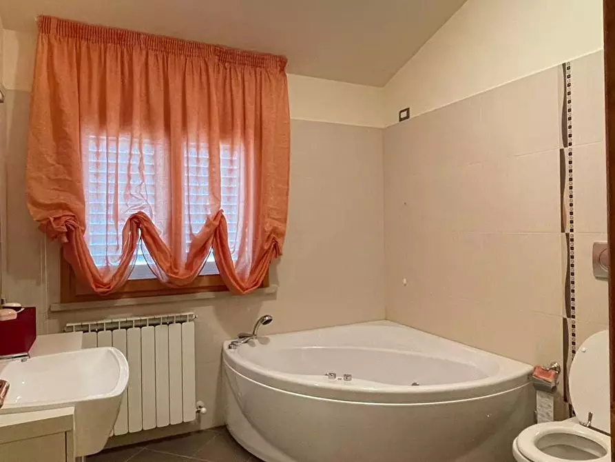 Immagine 13 di Villa in vendita  a San Miniato