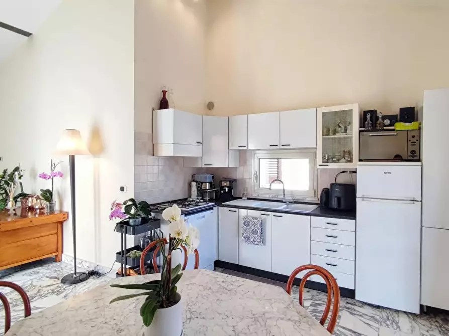 Immagine 7 di Mansarda in vendita  a Viareggio