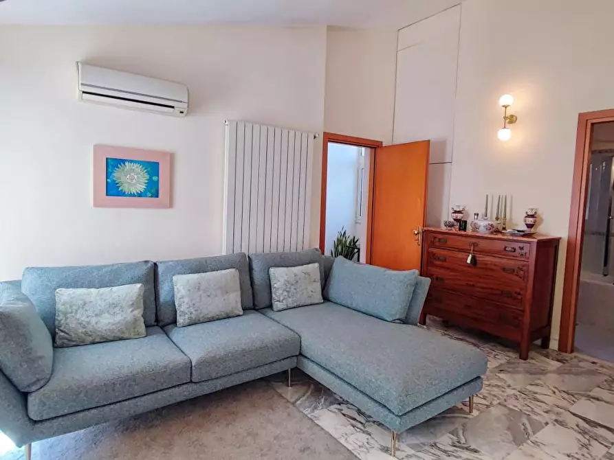 Immagine 4 di Mansarda in vendita  a Viareggio