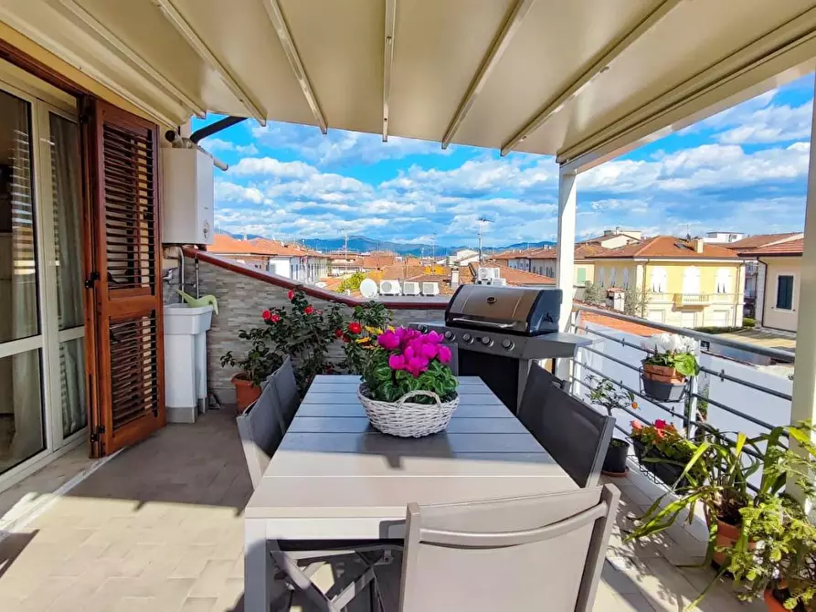 Immagine 2 di Mansarda in vendita  a Viareggio