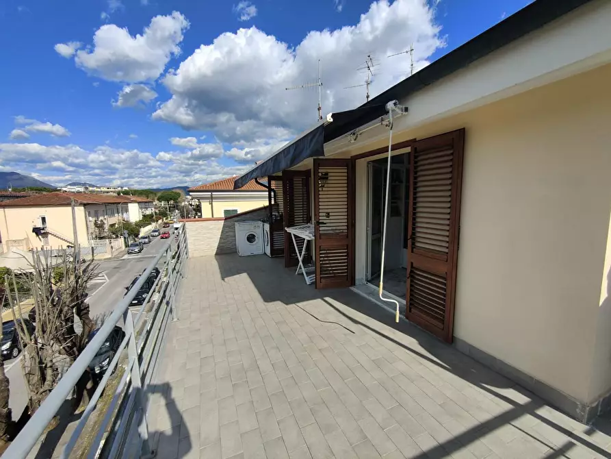 Immagine 22 di Mansarda in vendita  a Viareggio