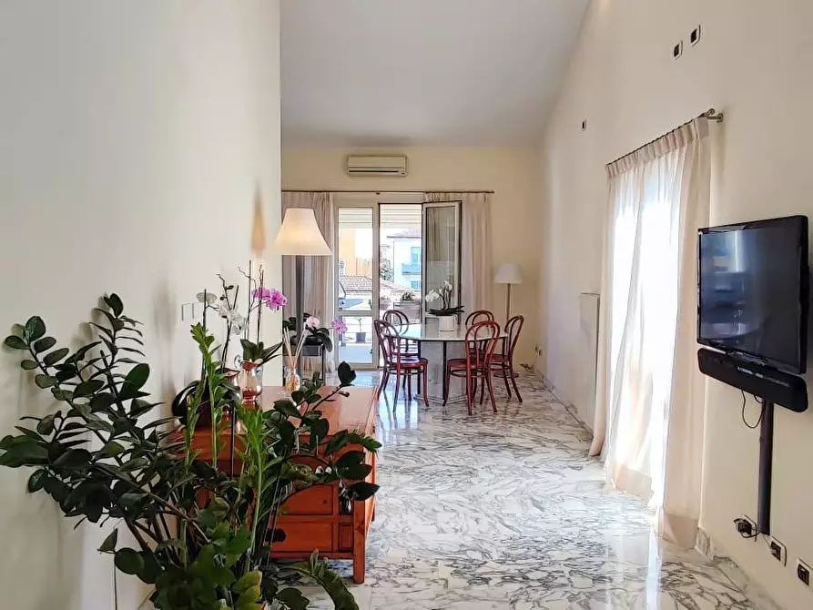 Immagine 10 di Mansarda in vendita  a Viareggio