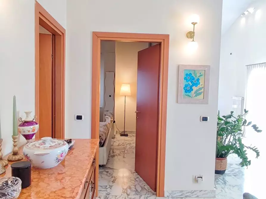 Immagine 11 di Mansarda in vendita  a Viareggio