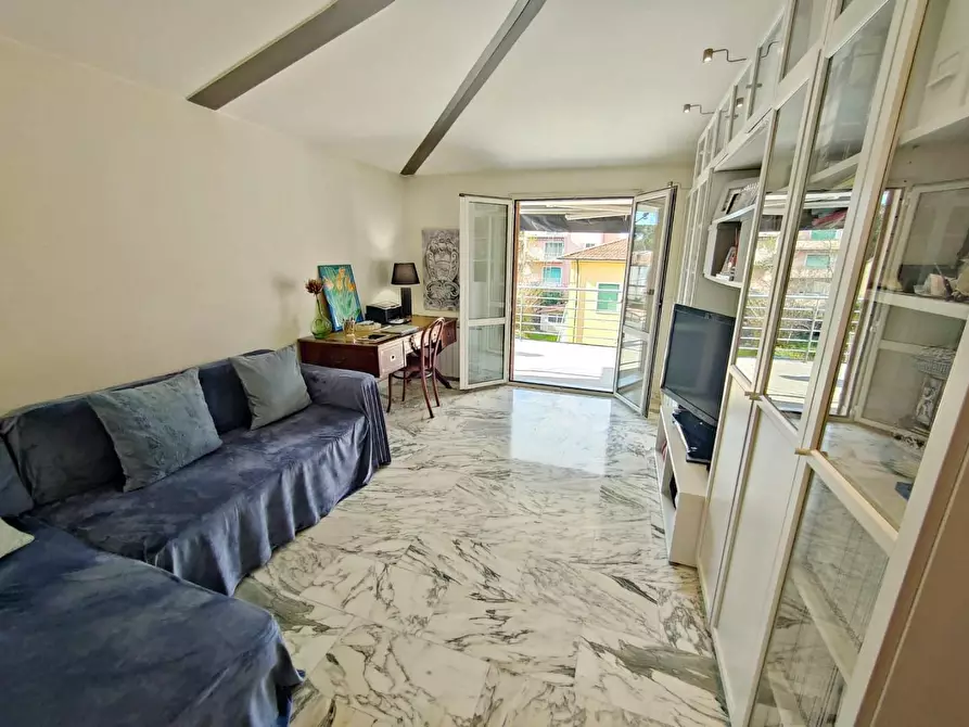 Immagine 16 di Mansarda in vendita  a Viareggio