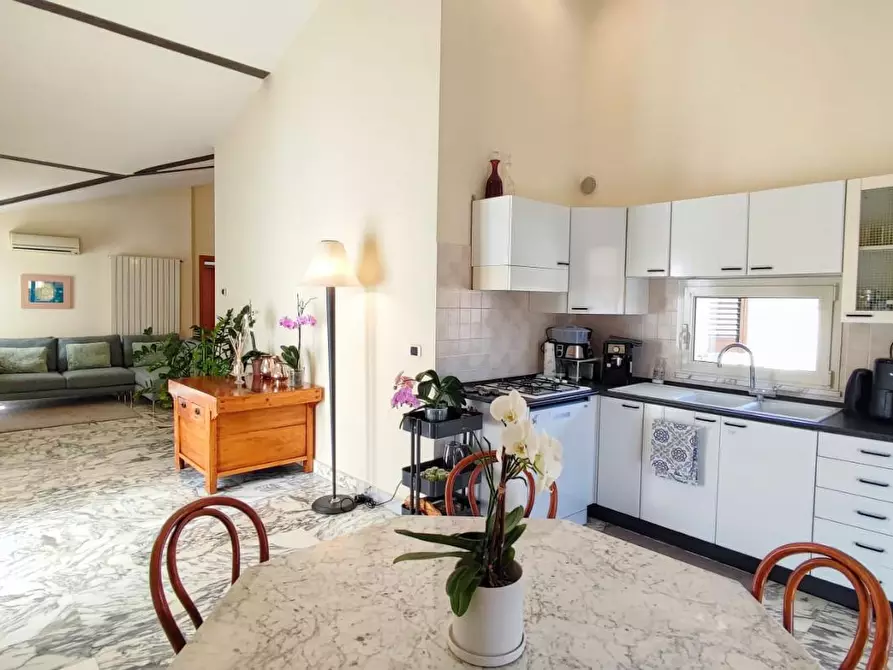 Immagine 8 di Mansarda in vendita  a Viareggio