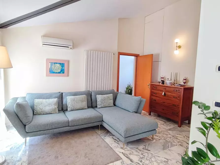 Immagine 6 di Mansarda in vendita  a Viareggio