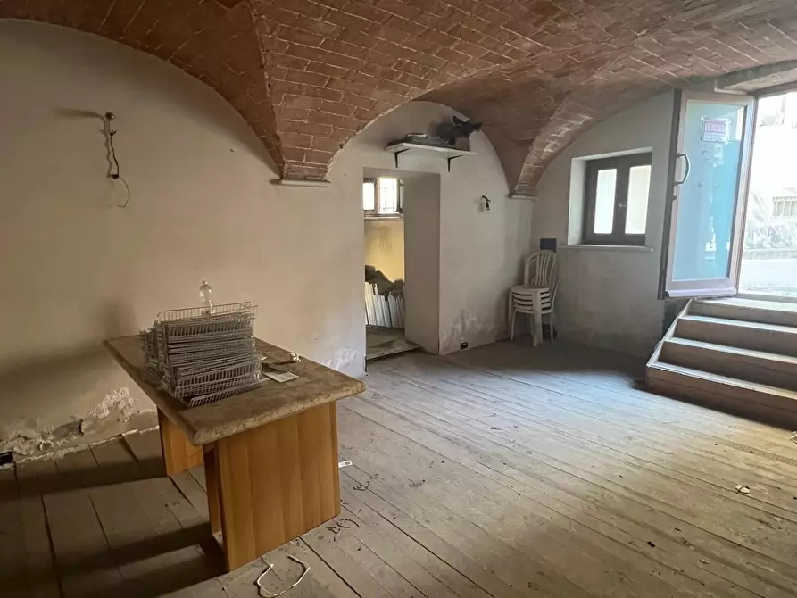 Immagine 4 di Magazzino in vendita  a Carrara