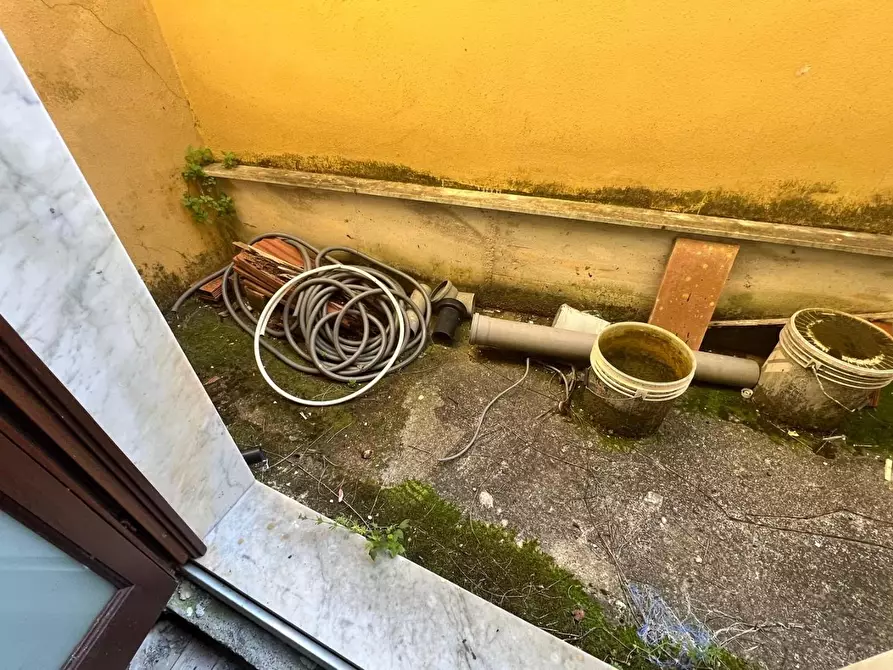 Immagine 11 di Magazzino in vendita  a Carrara