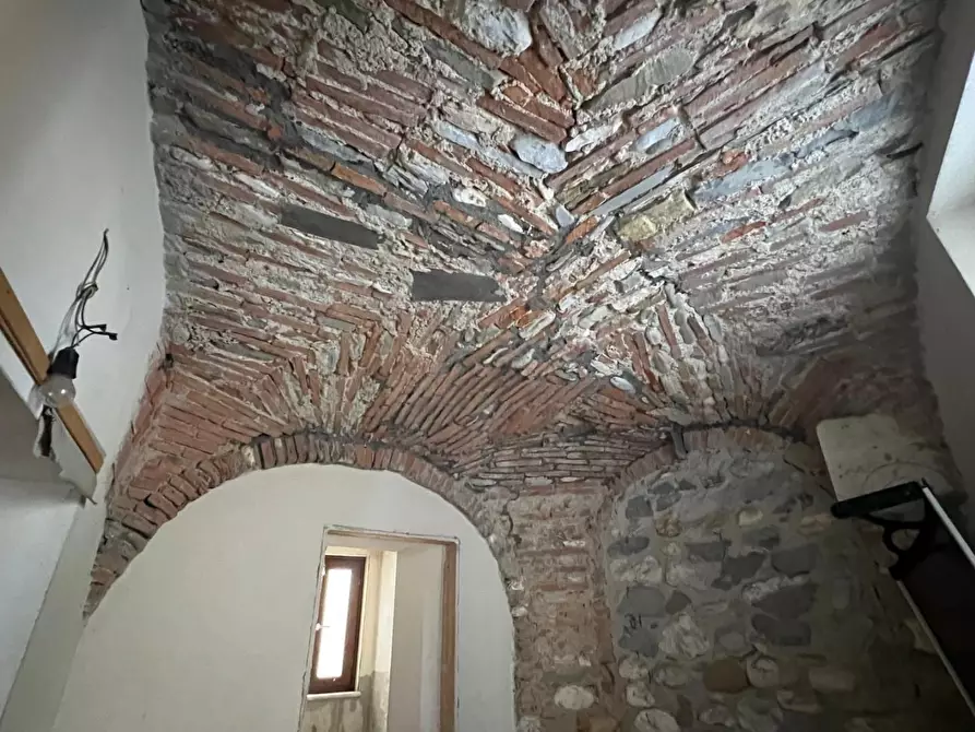 Immagine 14 di Magazzino in vendita  a Carrara