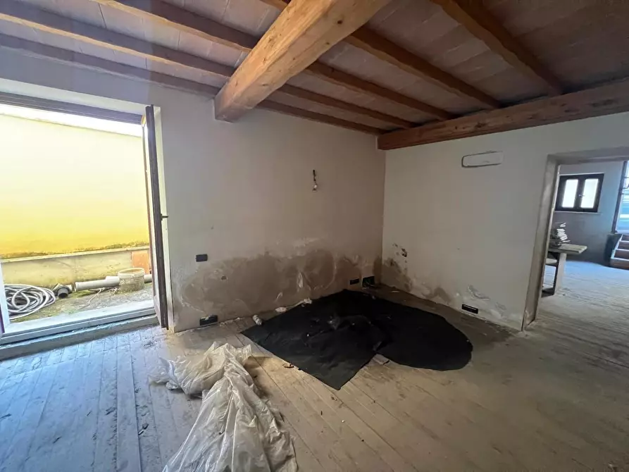 Immagine 10 di Magazzino in vendita  a Carrara