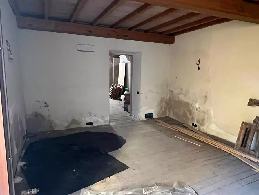 Immagine 9 di Magazzino in vendita  a Carrara