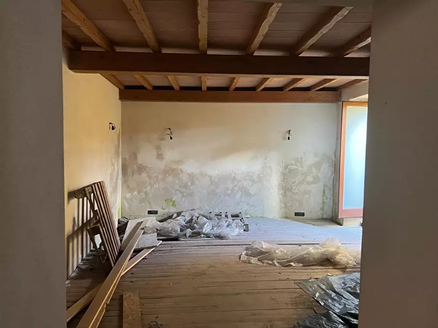 Immagine 7 di Magazzino in vendita  a Carrara