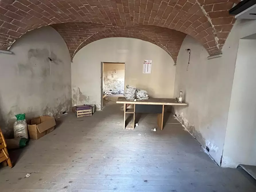 Immagine 2 di Magazzino in vendita  a Carrara